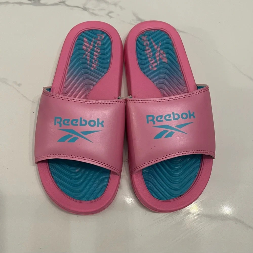 Reebok girls sandals size 4